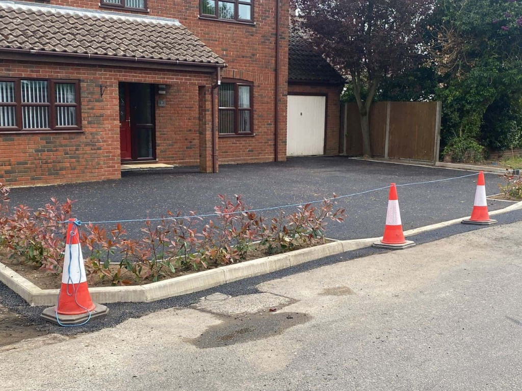 This is a newly installed tarmac driveway just installed by Thetford Driveway Solutions